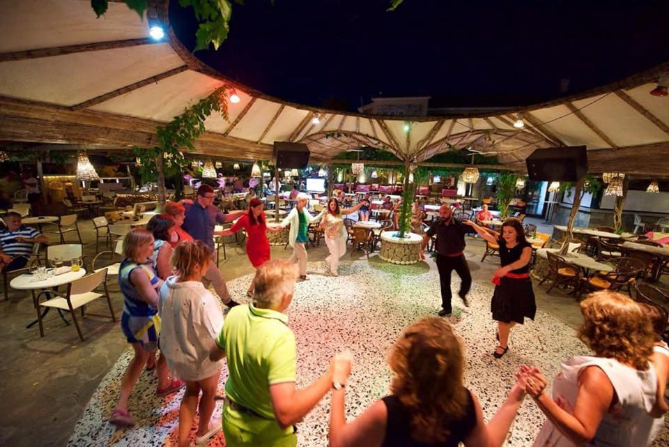 Molfetta Beach Hotel Гоувия Экстерьер фото