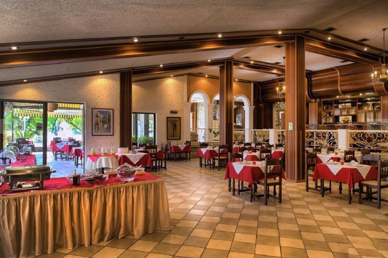 Molfetta Beach Hotel Гоувия Экстерьер фото